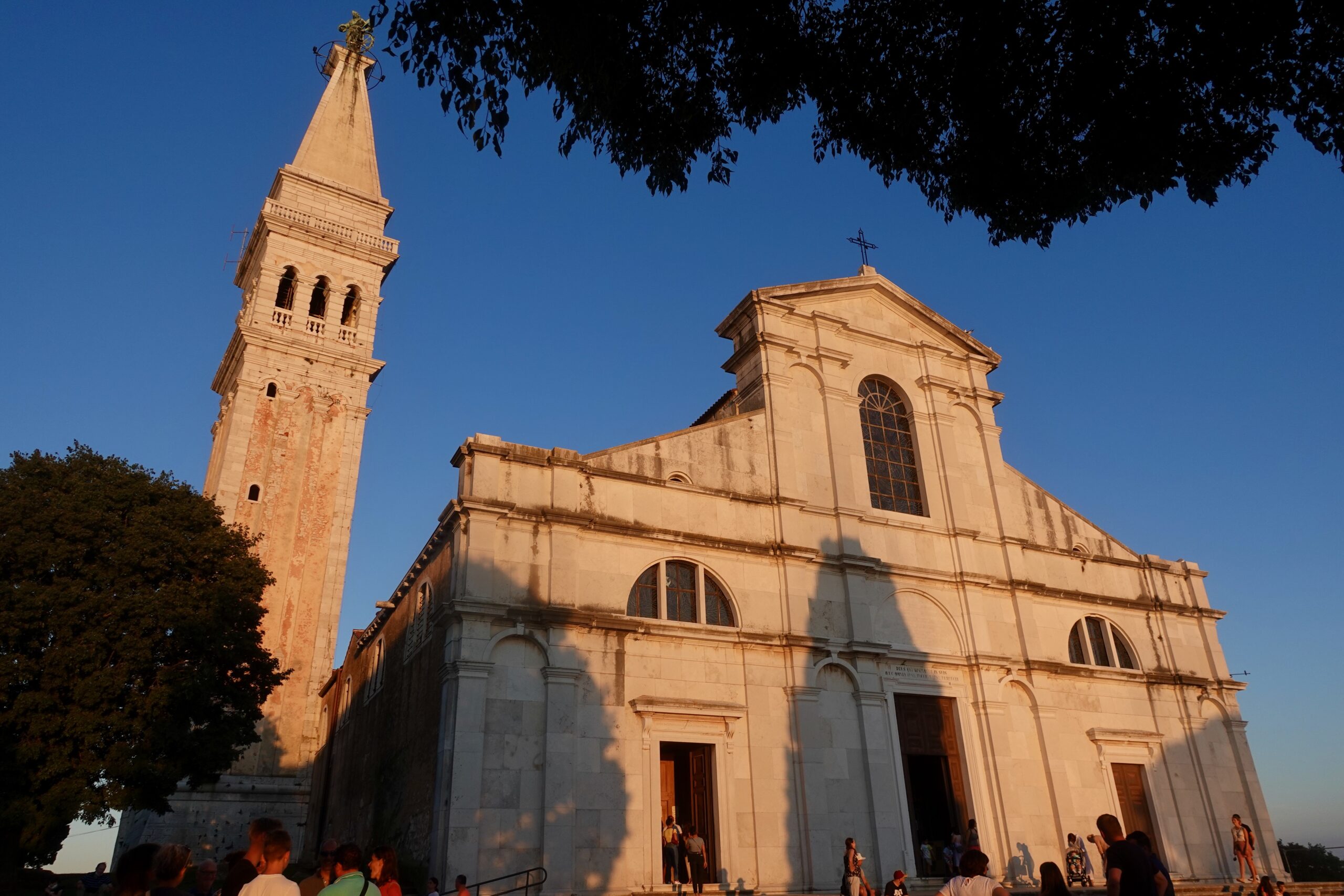 Kirche der hl. Euphemia im Abendlicht