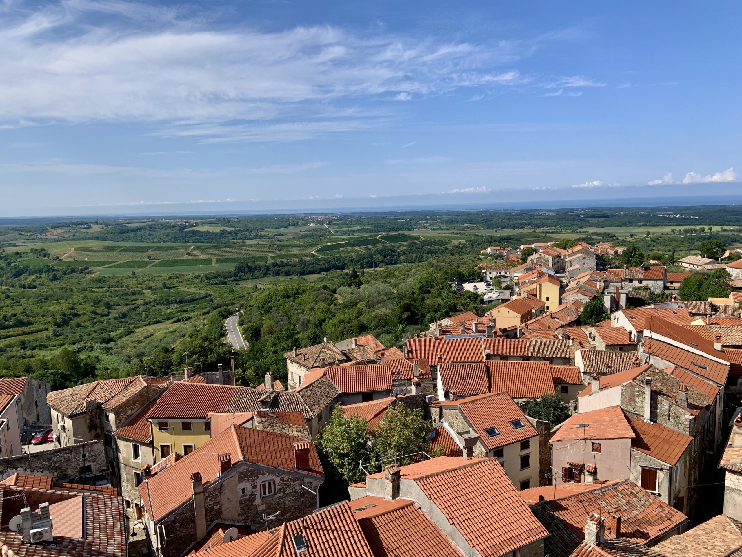 Ausblick vom Kirchturm über das nördliche Ende von Istrien