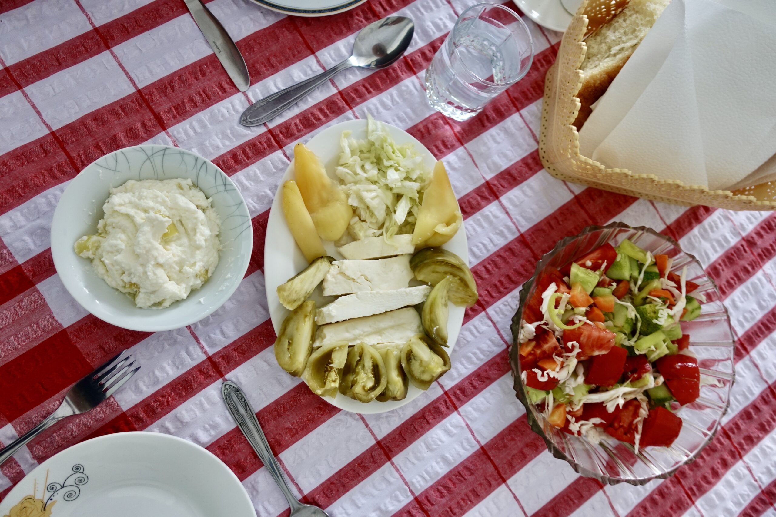 Typisches Abendessen auf dem Lande, alles frisch aus dem Garten