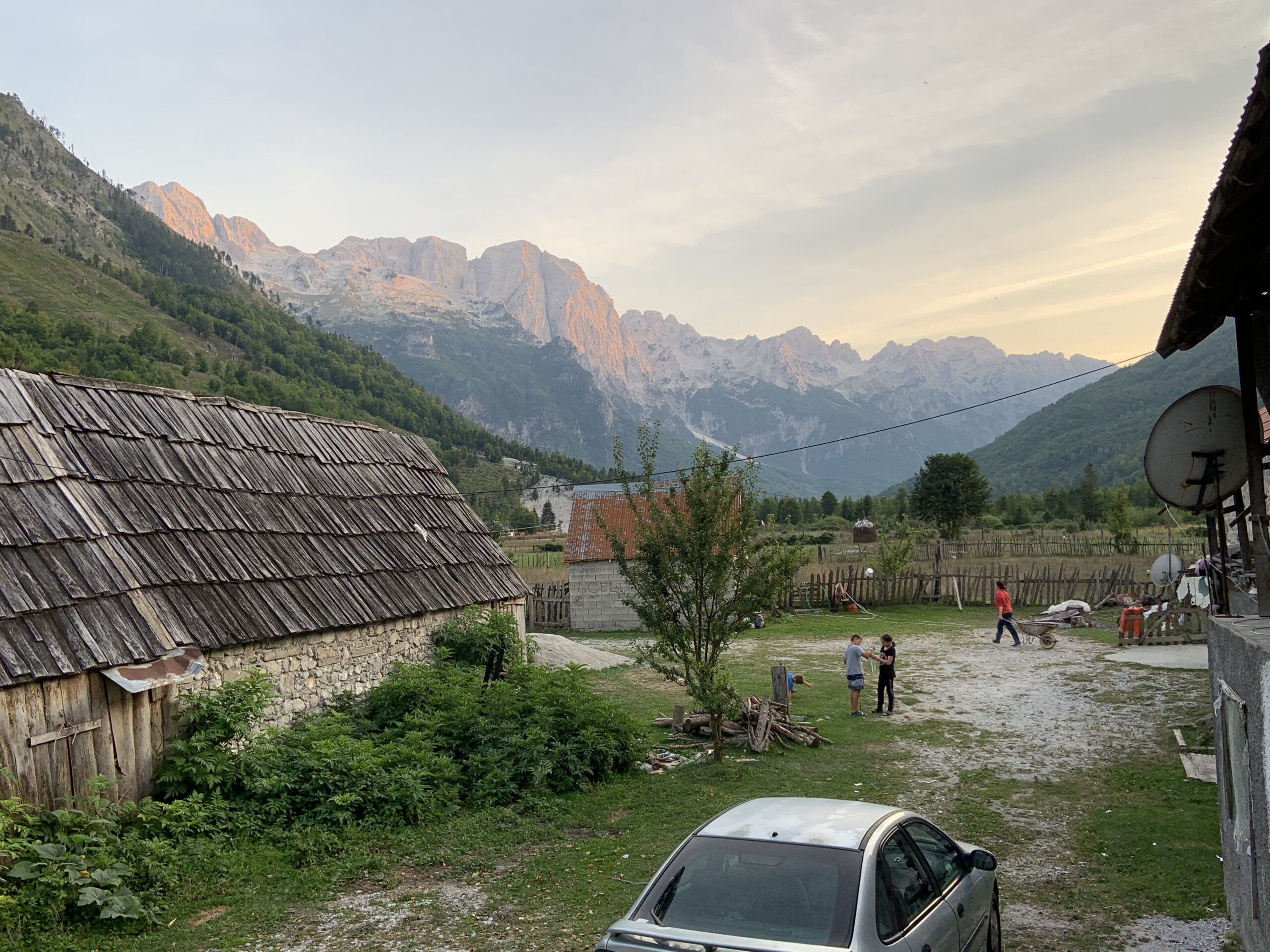 Abendstimmung in Valbona bei unserem Guesthouse