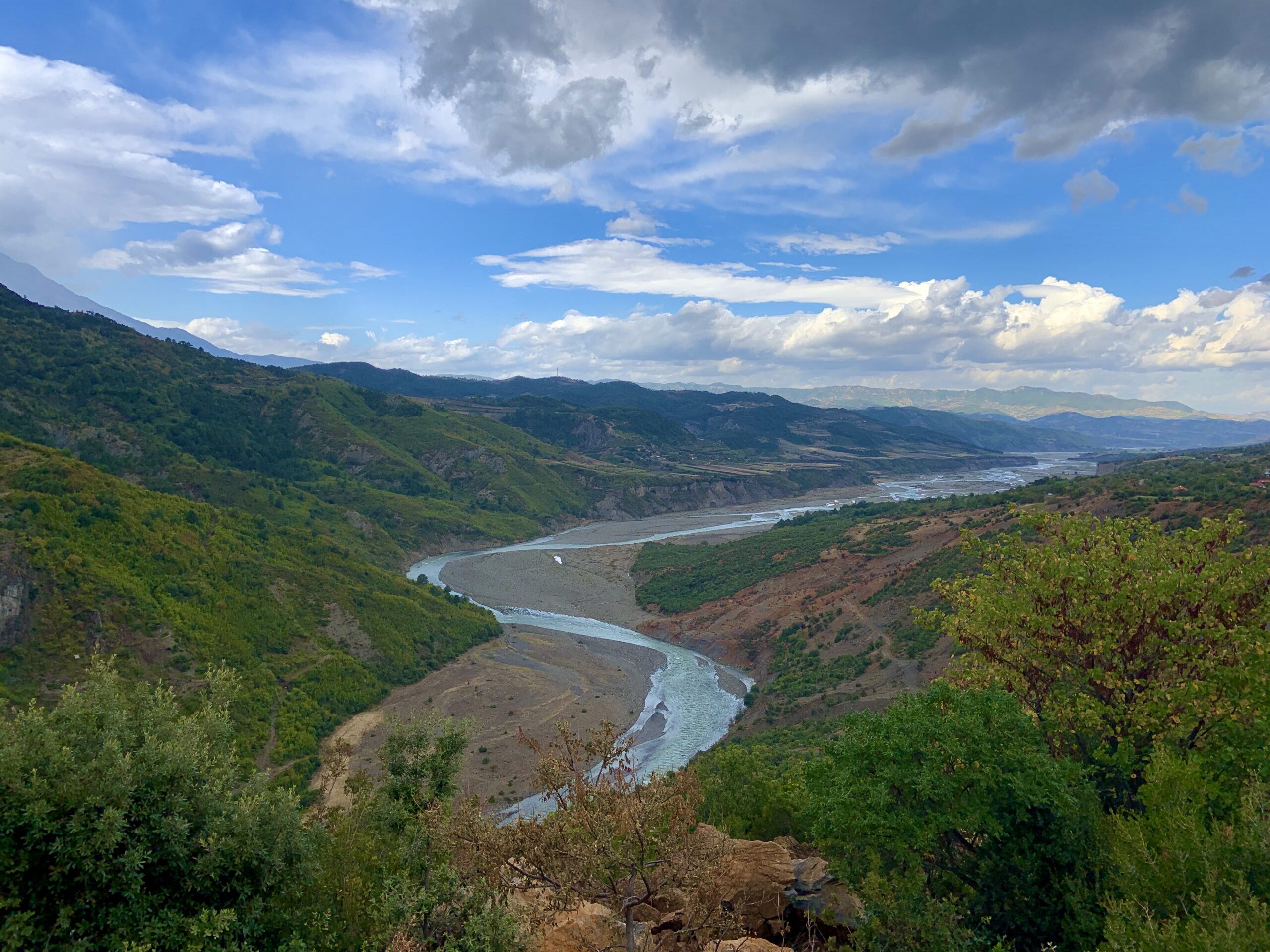 Blick auf den Fluss Devoll