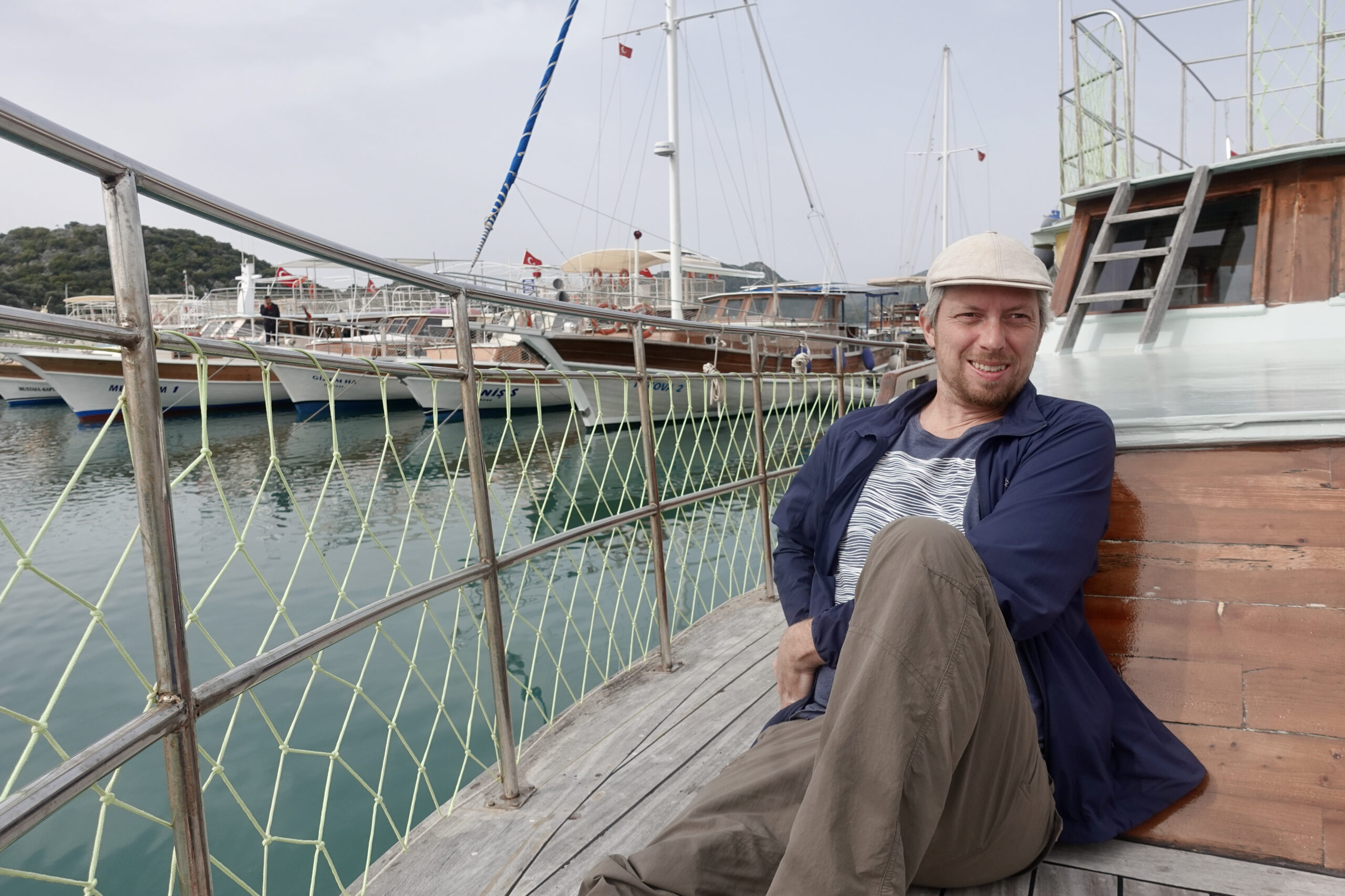 With the giant boat to the sunken city