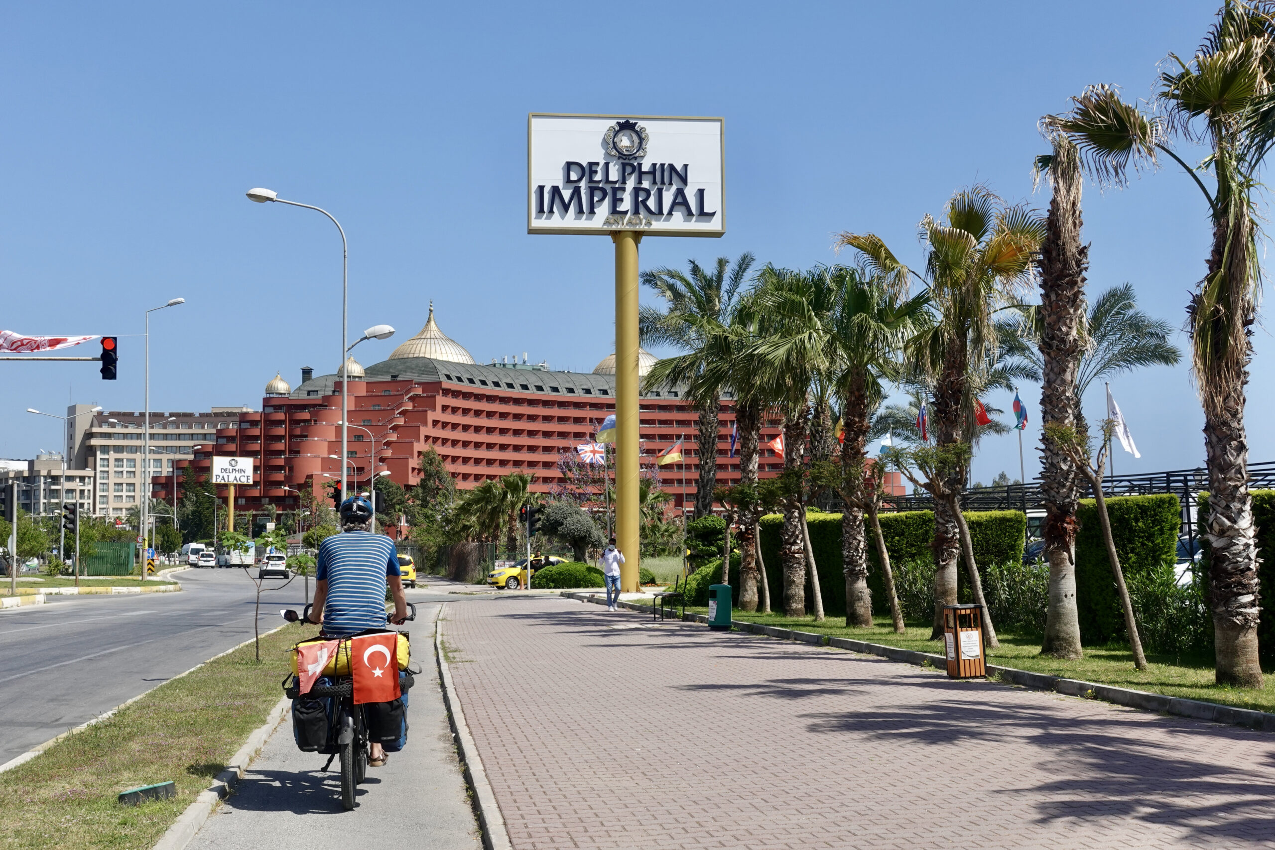 Grosse Hotelkomplexe am Lara Beach