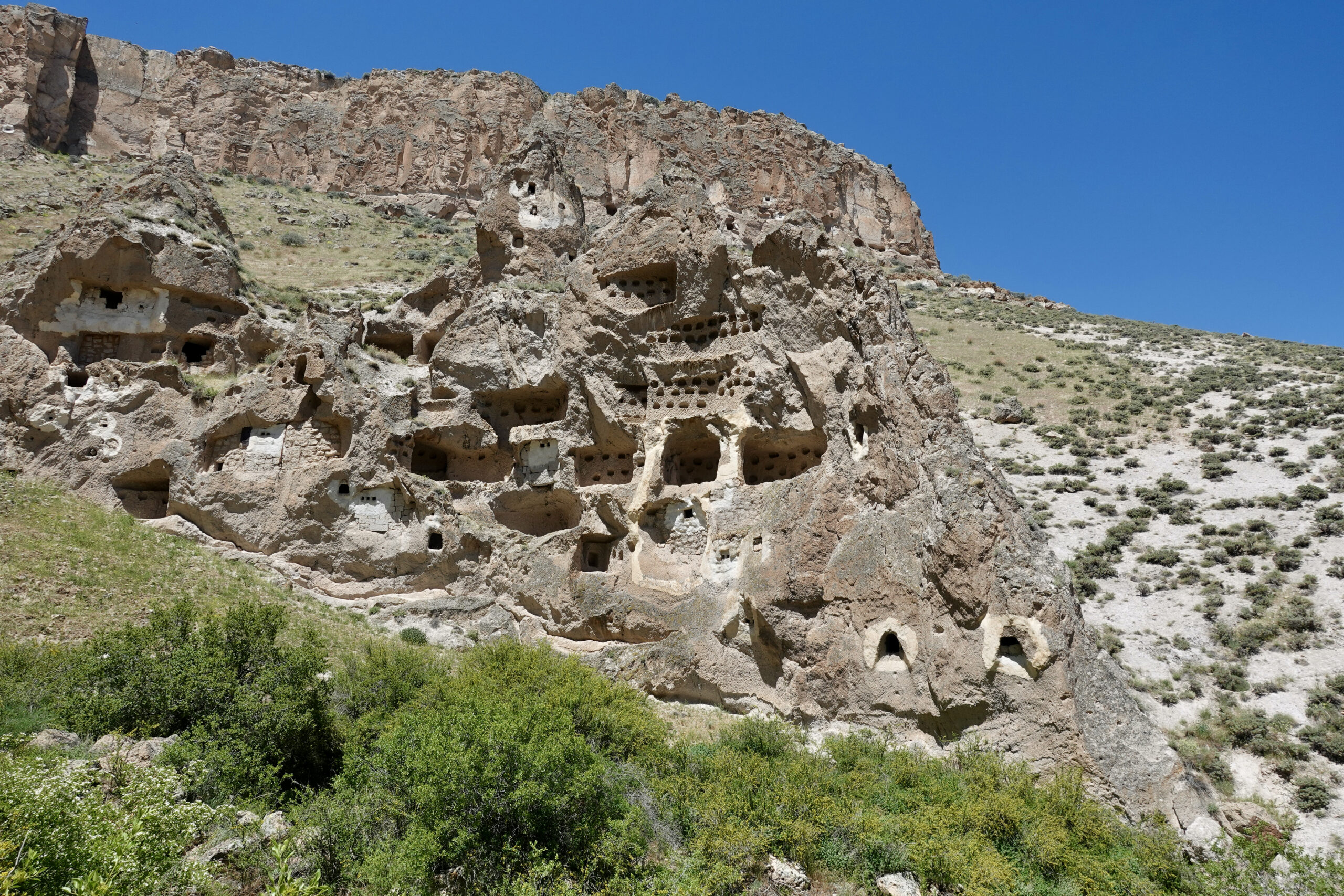 Who can see the smiling rock?