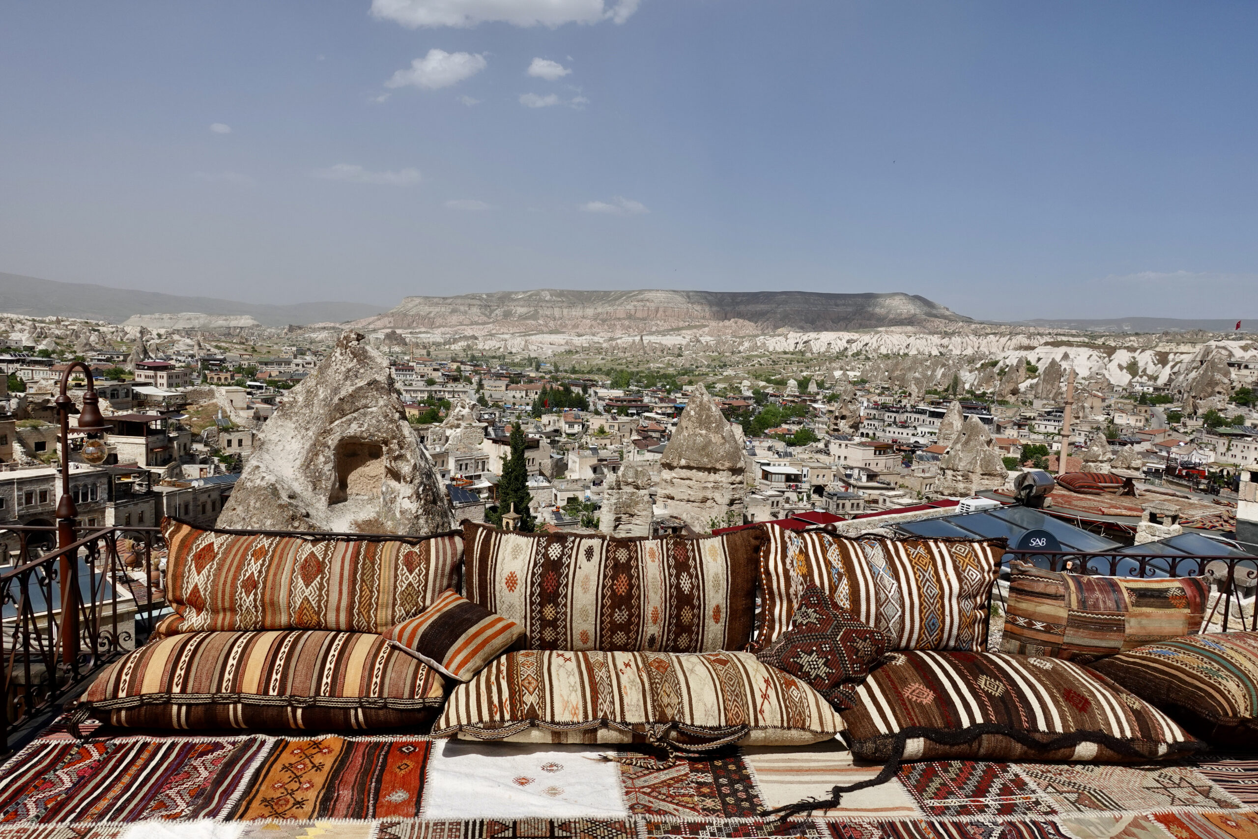 Überall gibt es schöne Dachterrassen in Göreme