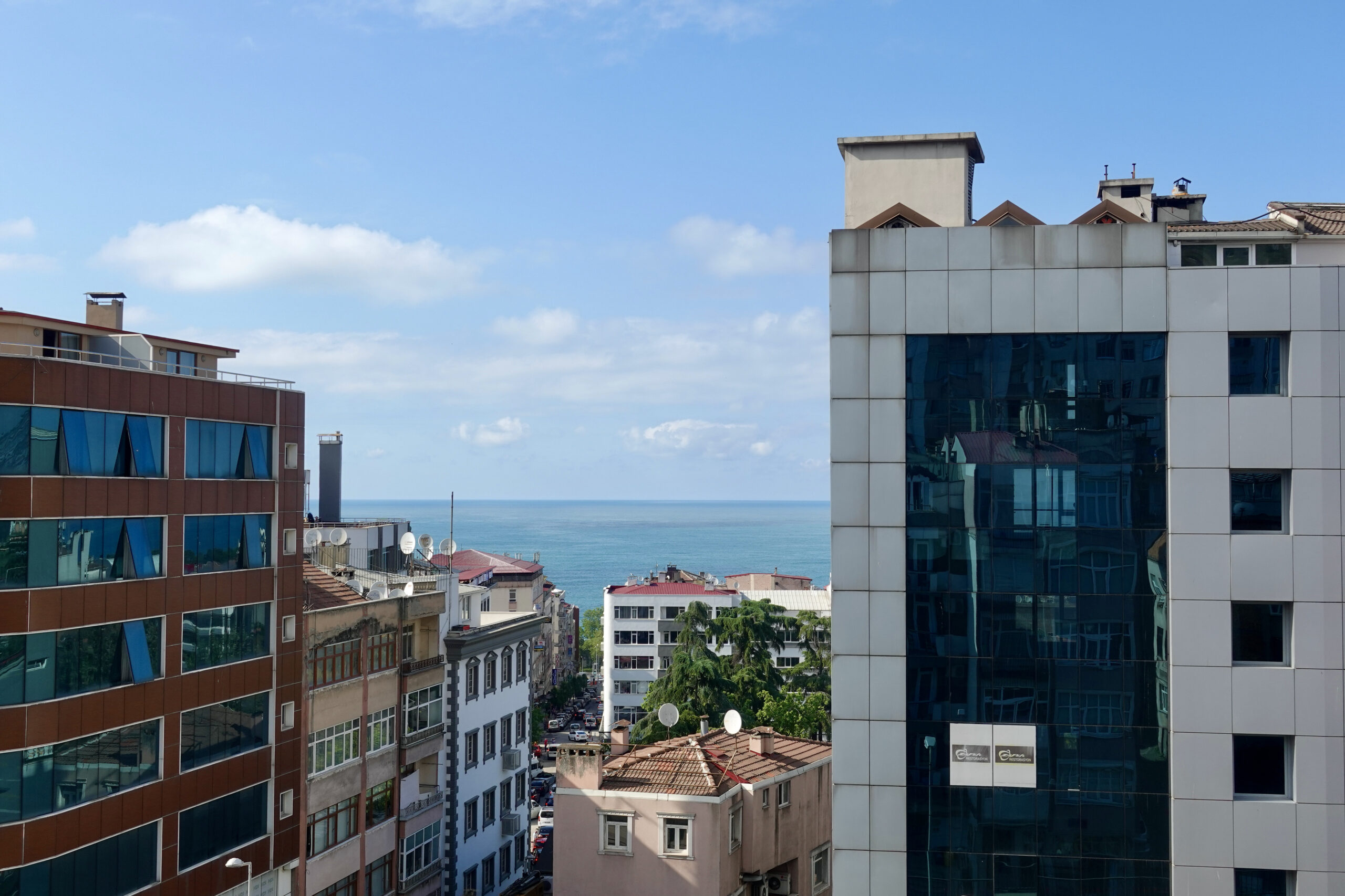 Leider verläuft direkt am Meer ein mehrspuriger Highway und somit liegt Trabzon zwar am Meer, doch irgendwie auch nicht