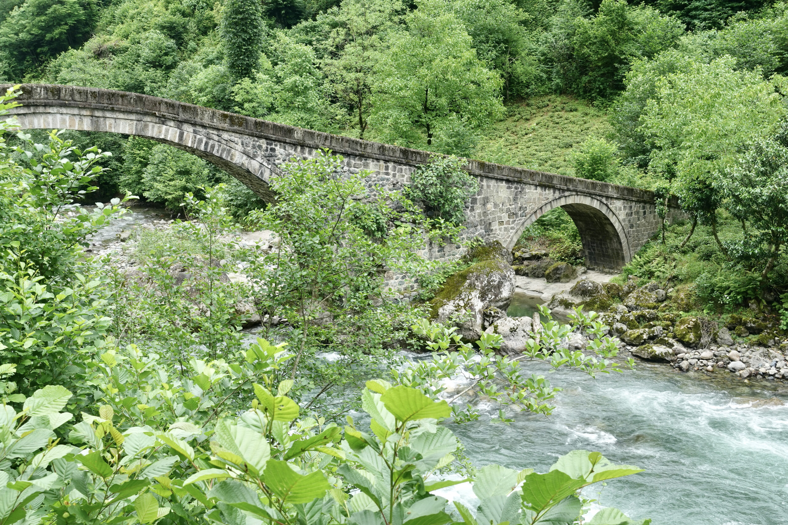 Alte osmanische Steinbrücke