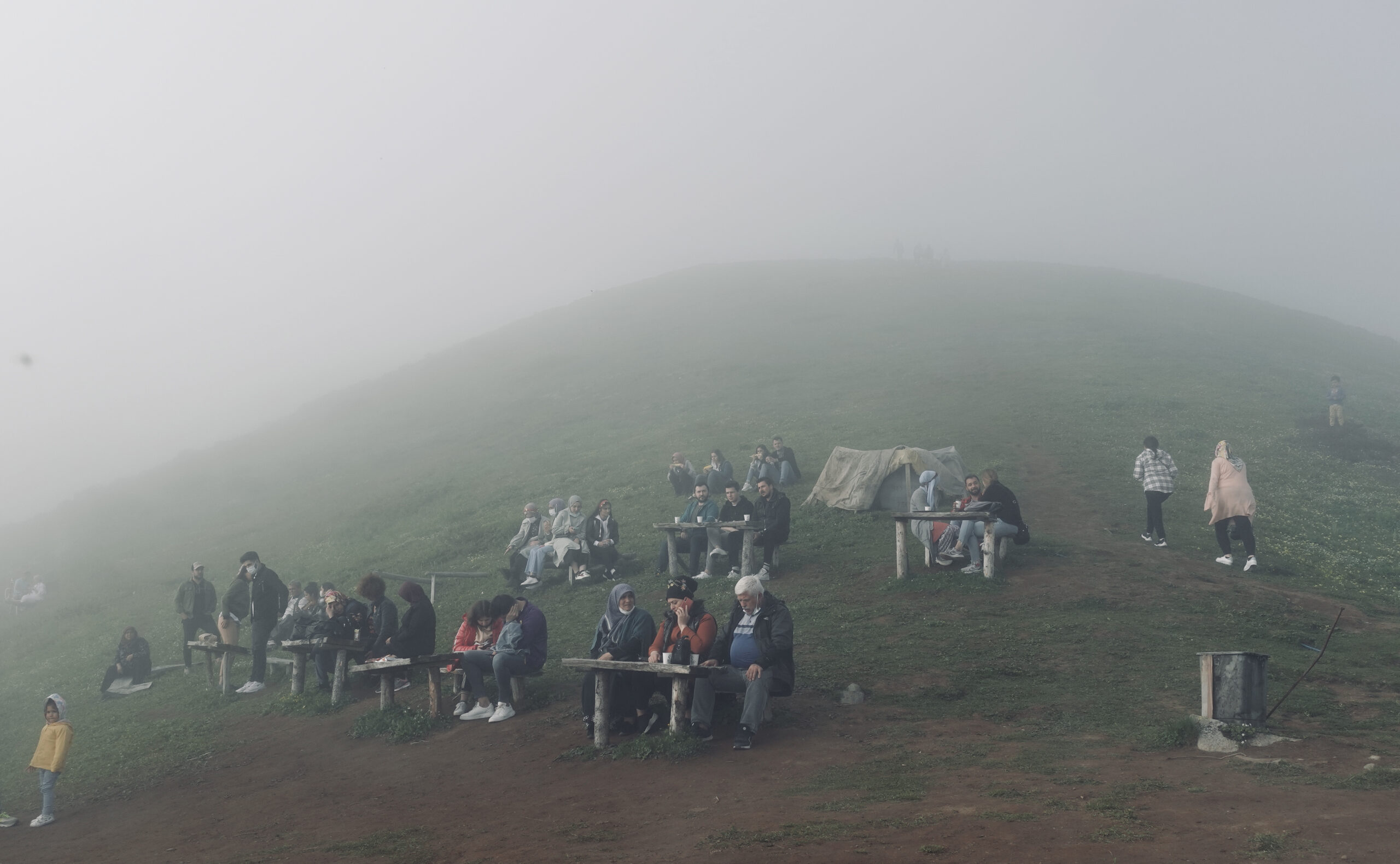 Trotz dem Nebel ist auf der Yayla Huser viel los