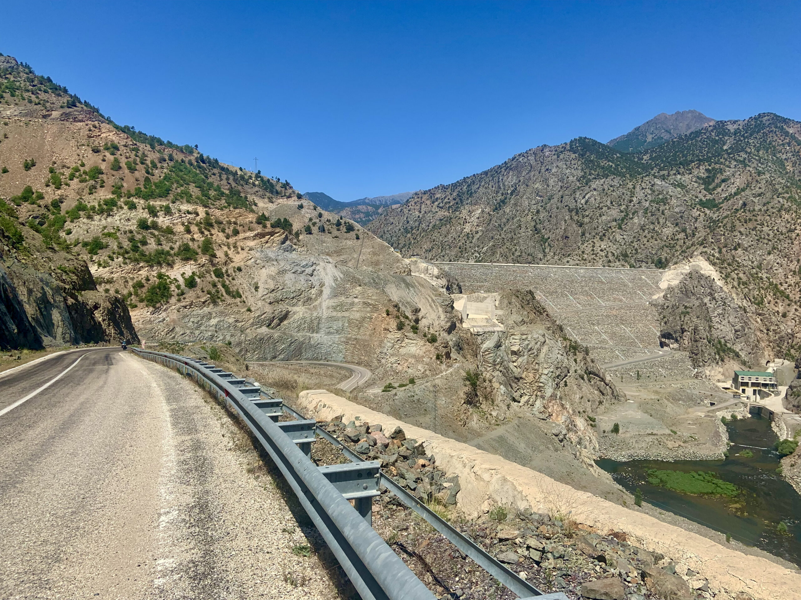 Eine Staumauer ist schon ein starker Eingriff in die Landschaft