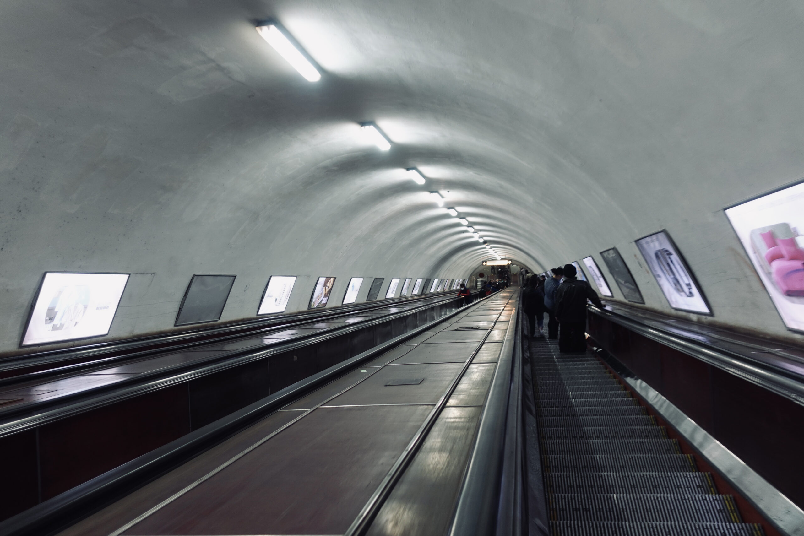 During rush hour there's a train every 2,5 minutes