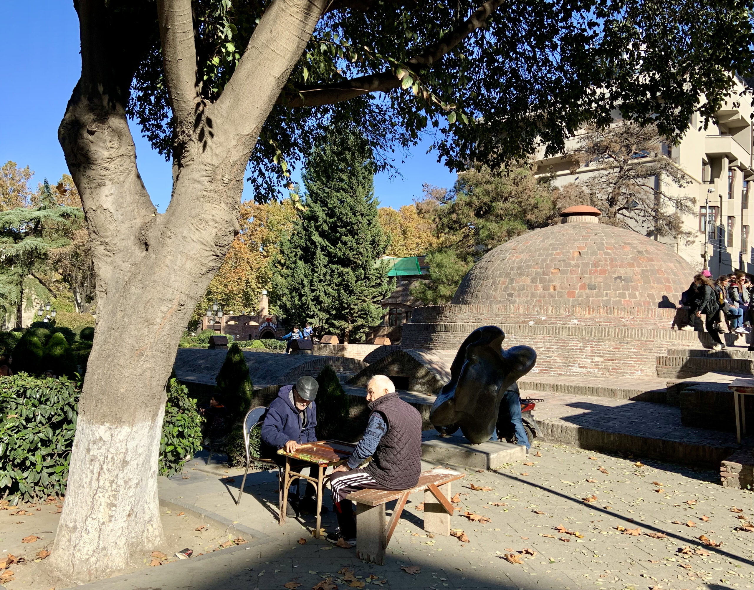 Die beiden lassen sich vom Touristentrubel nicht beeindrucken