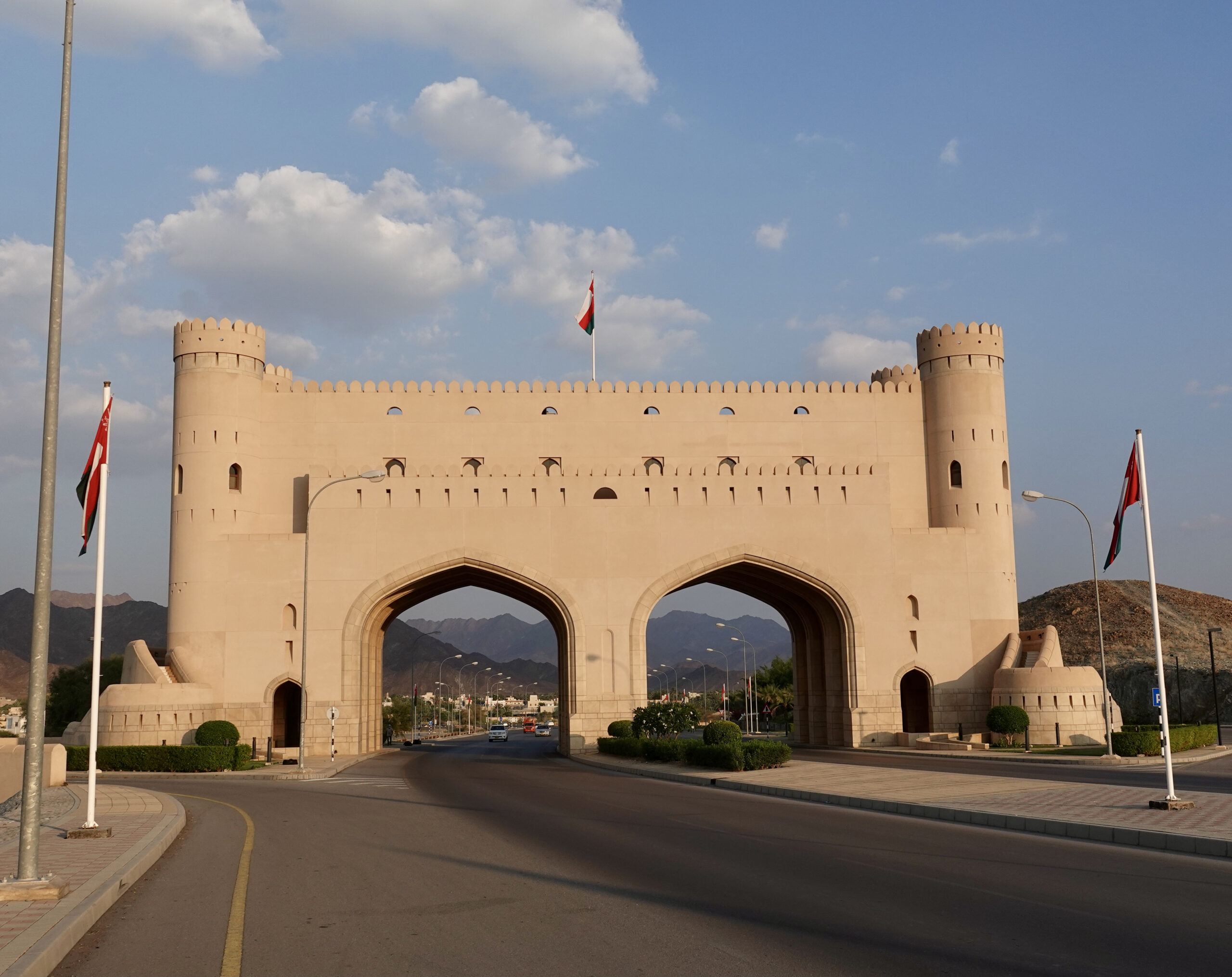 You can see those city entry gates quite often in Oman