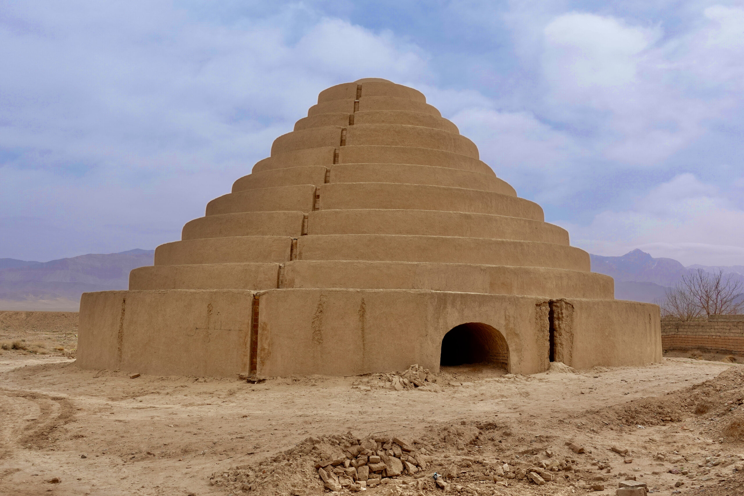 This is an ancient ice storage building, called Yakchal