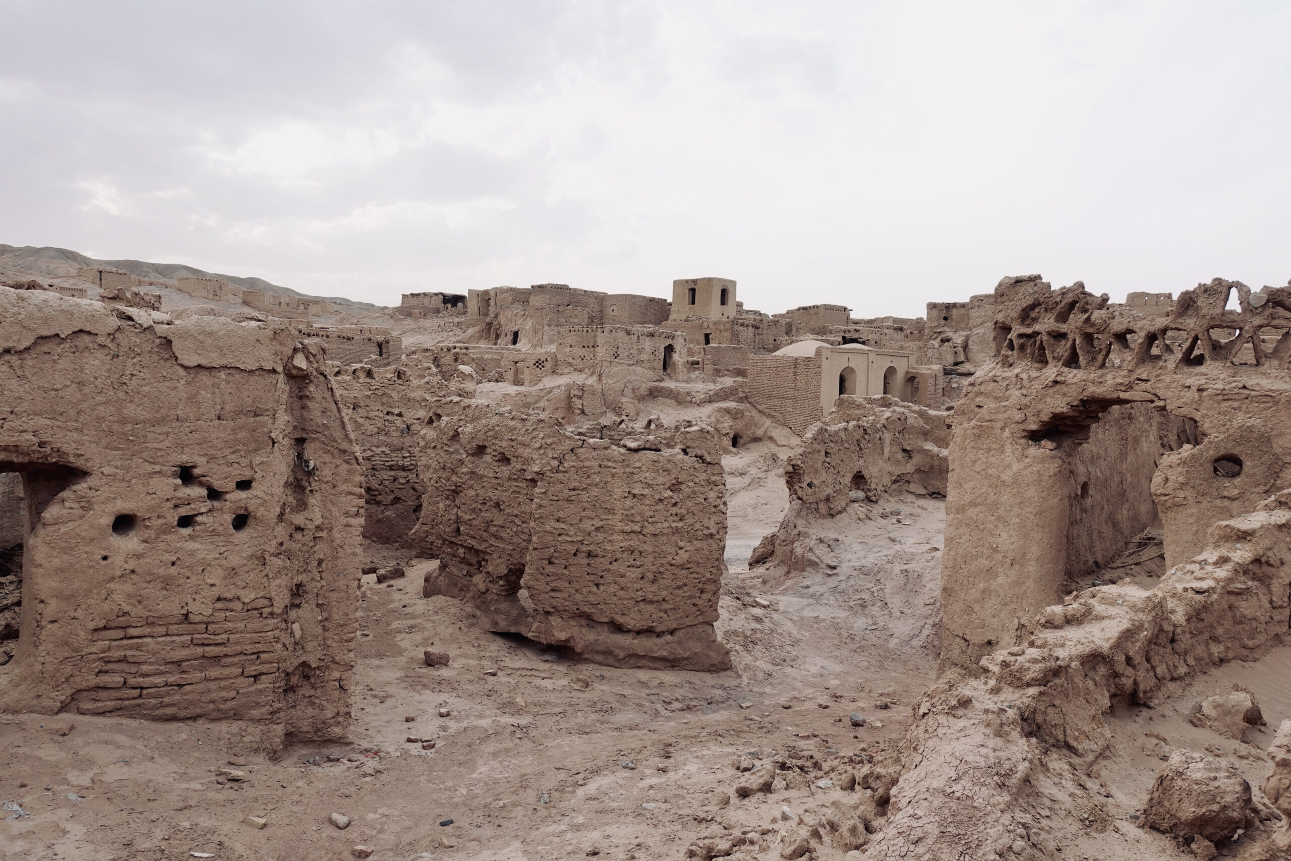 The abandoned adobe village Keshit