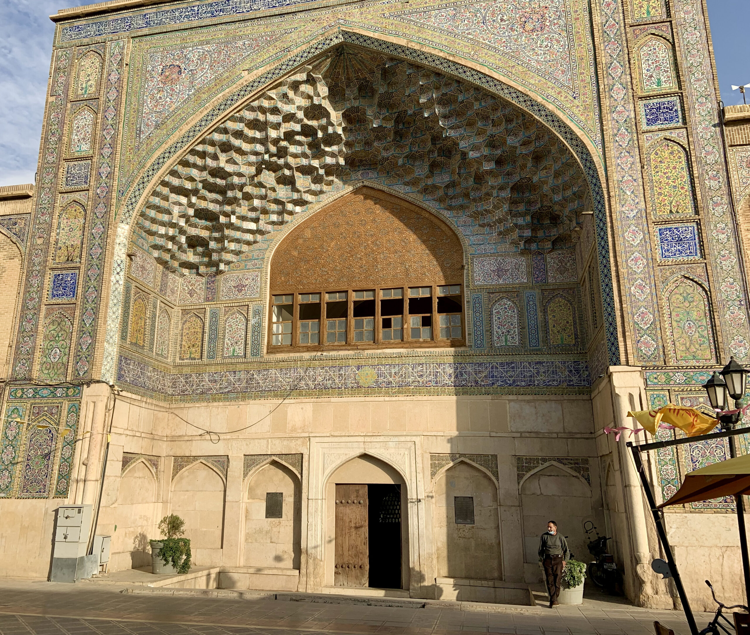 Imposantes Eingangstor zur Madrasa (Koranschule) Khan