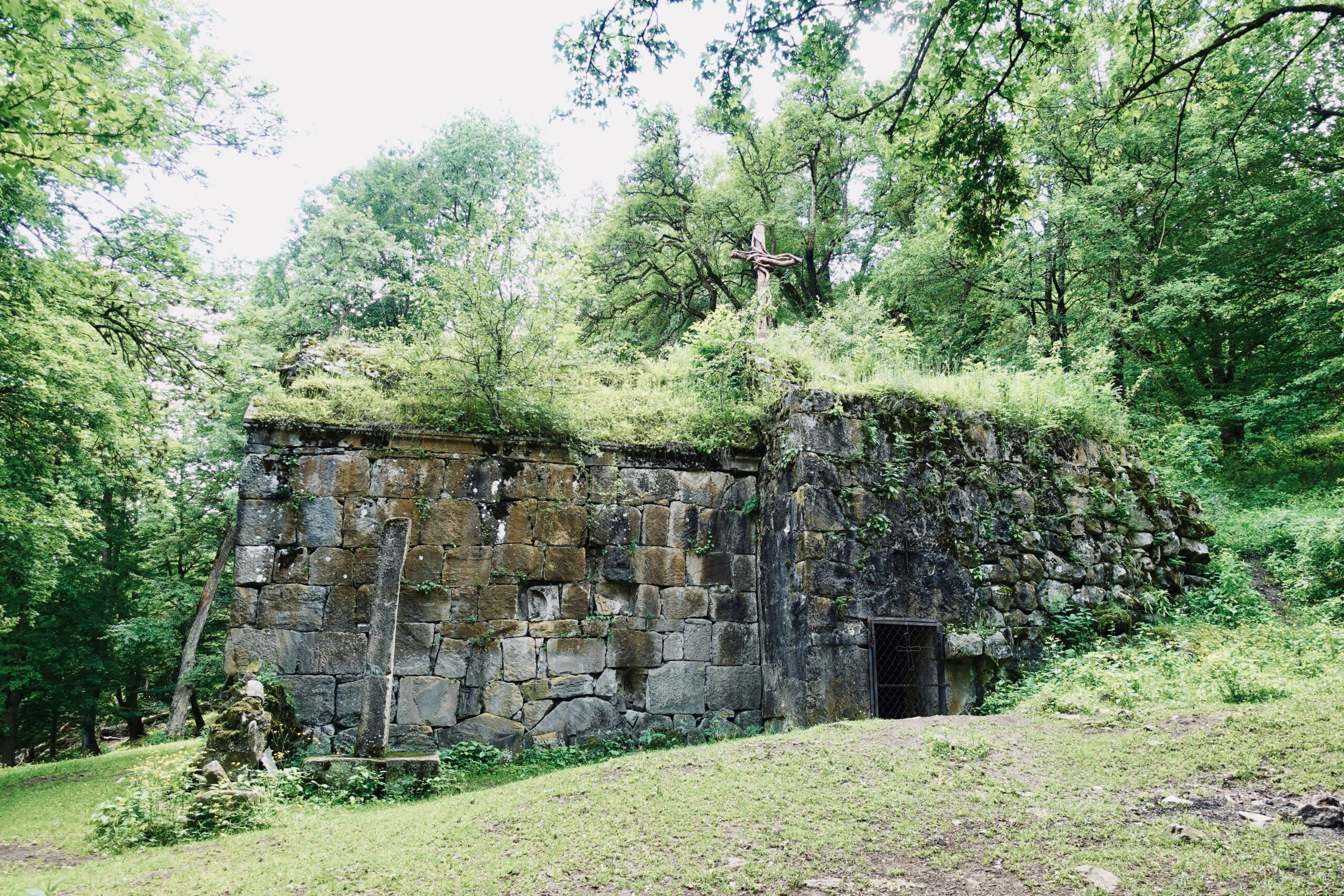 In the national park you can discover some hidden monasteries in the middle of the forest