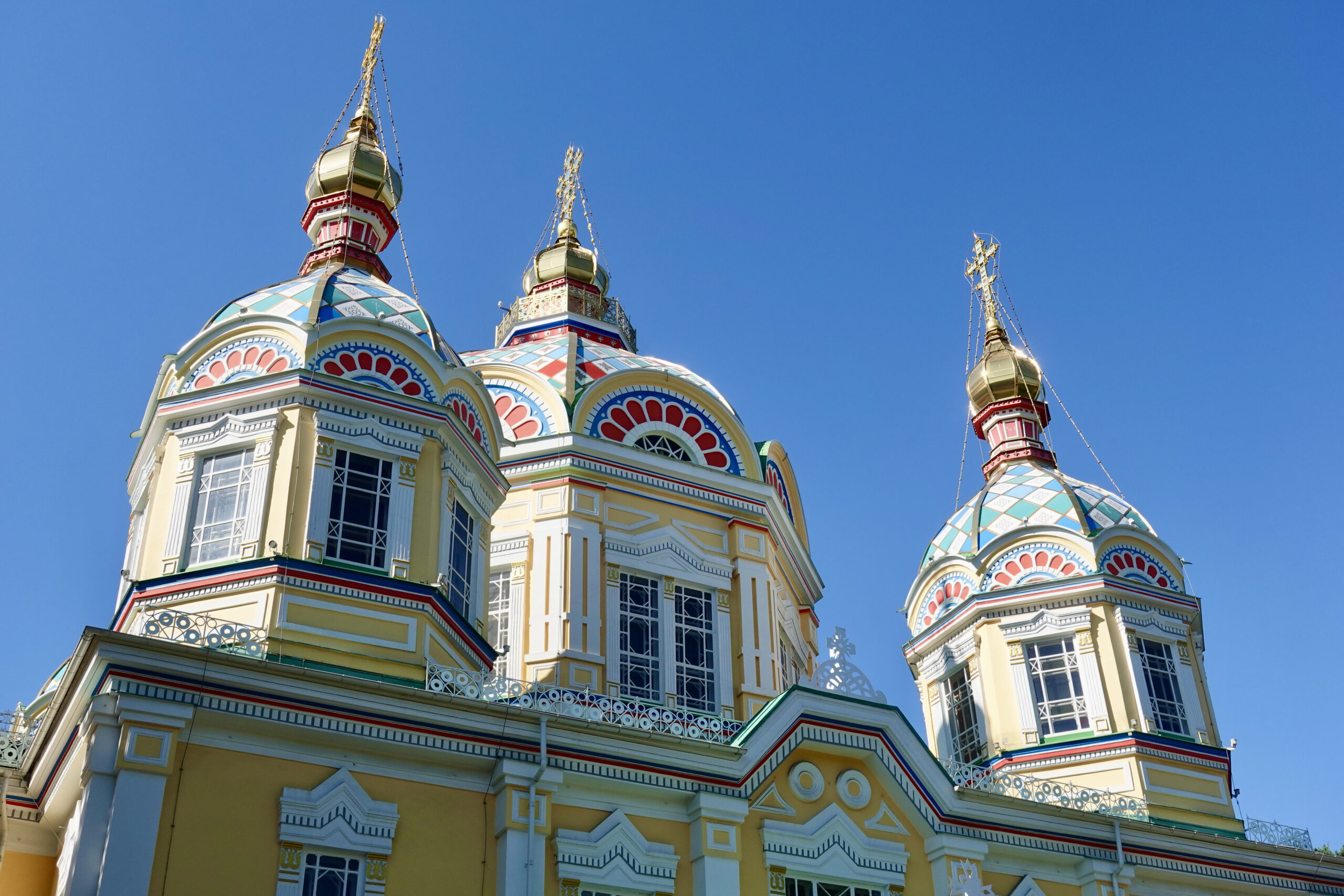 Die Zenkov-Kathedrale ist eines der wenigen erhaltenen Gebäude aus der Zarenzeit in Almaty