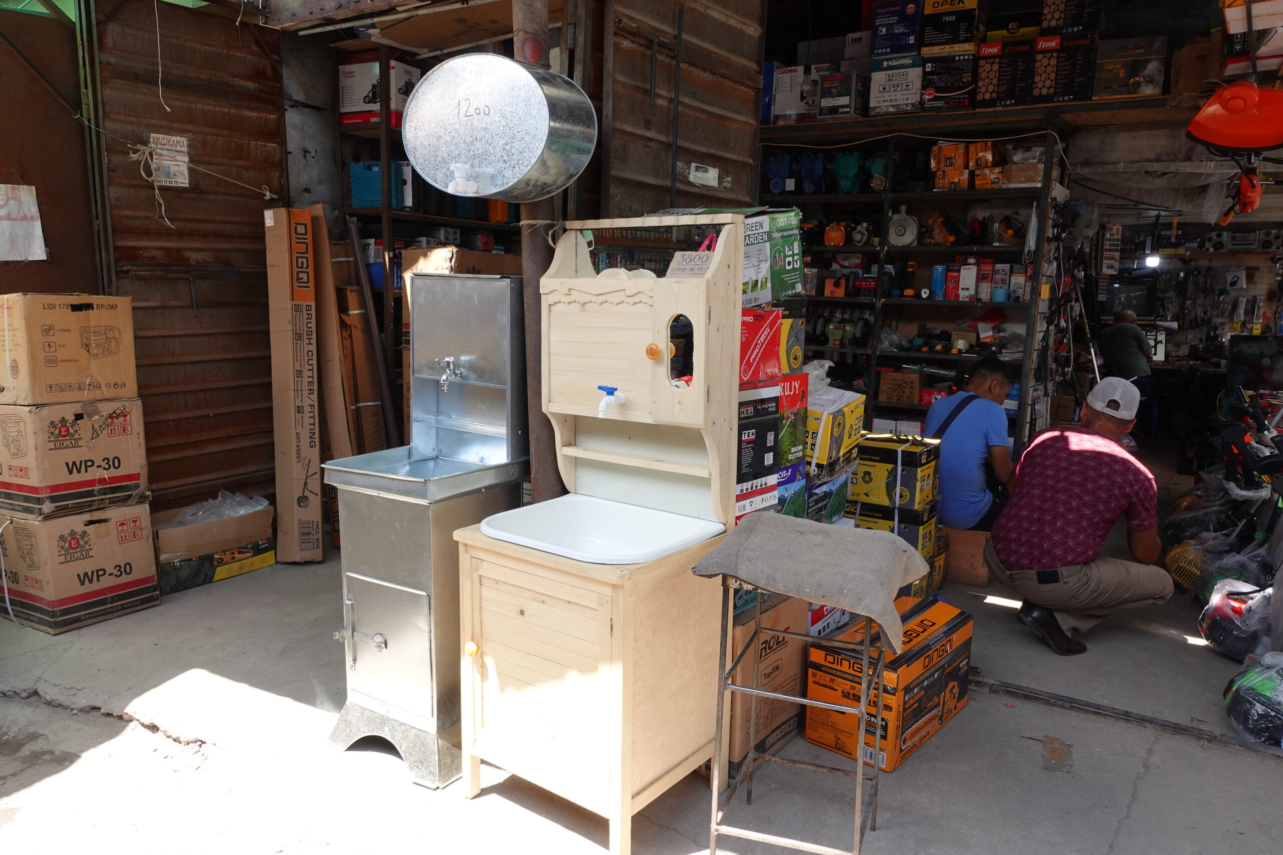 At the market in Karakol you can buy the typical yurt lavabos