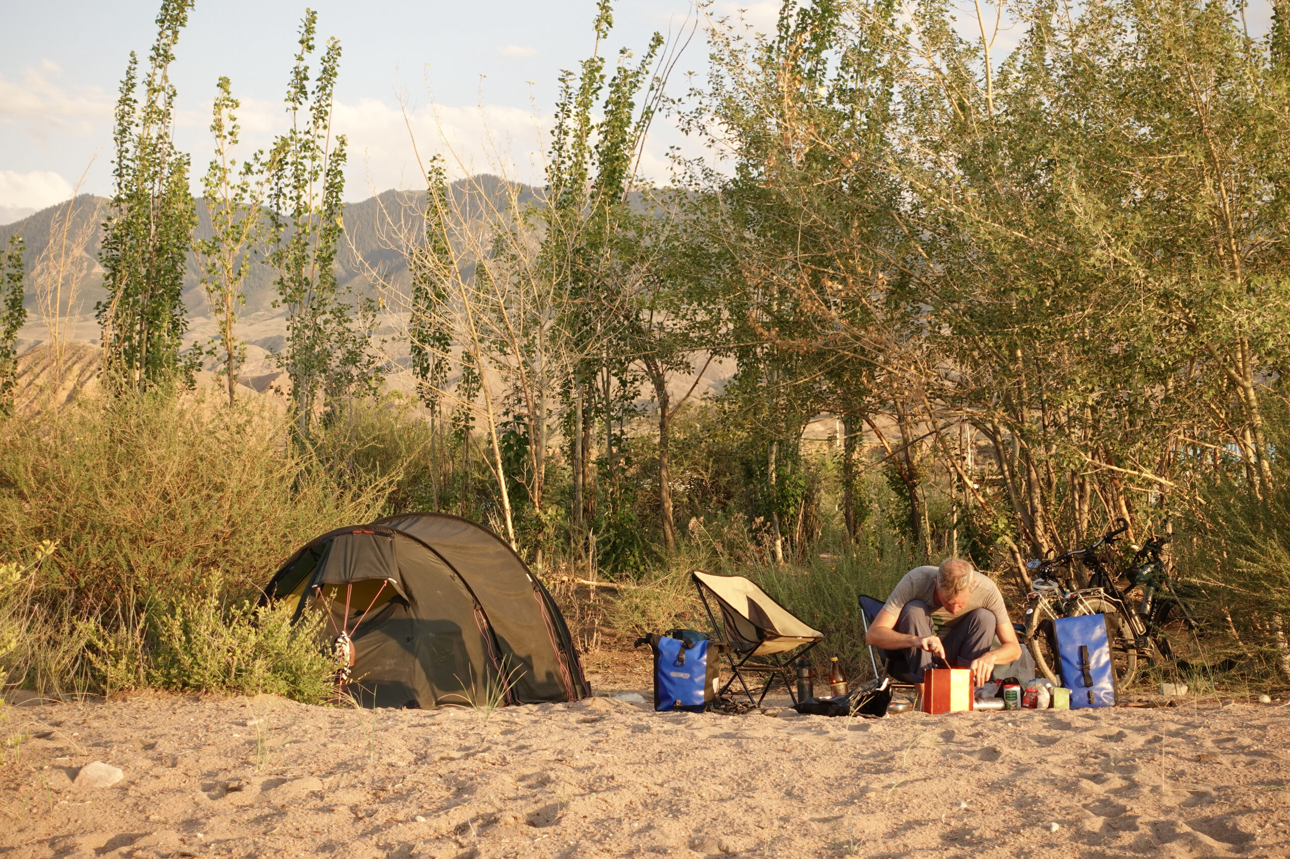 On the south coast you can easily find secluded campsites