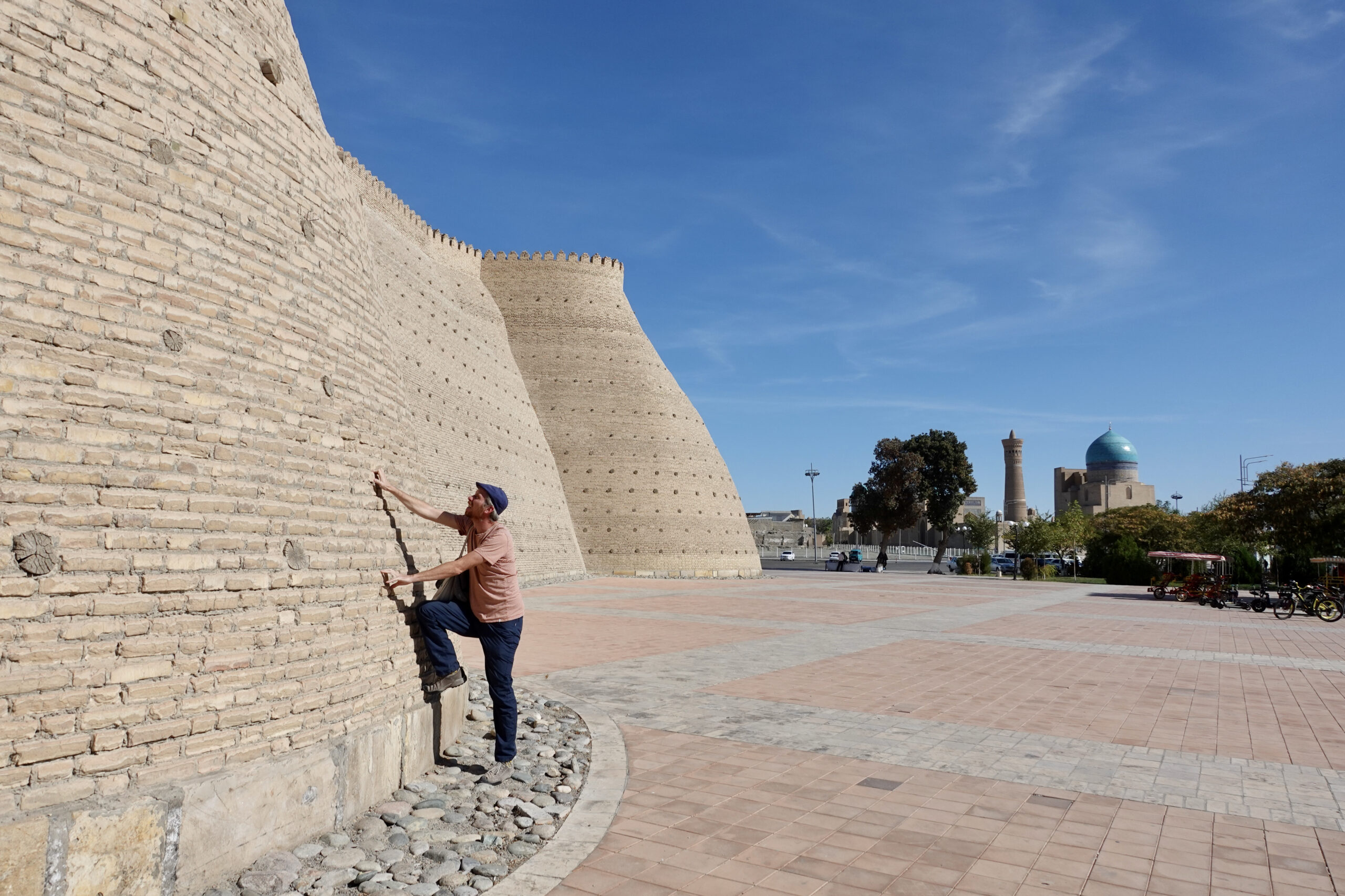 Dario climbs the Ark Citadel, the former residence of the Khans 