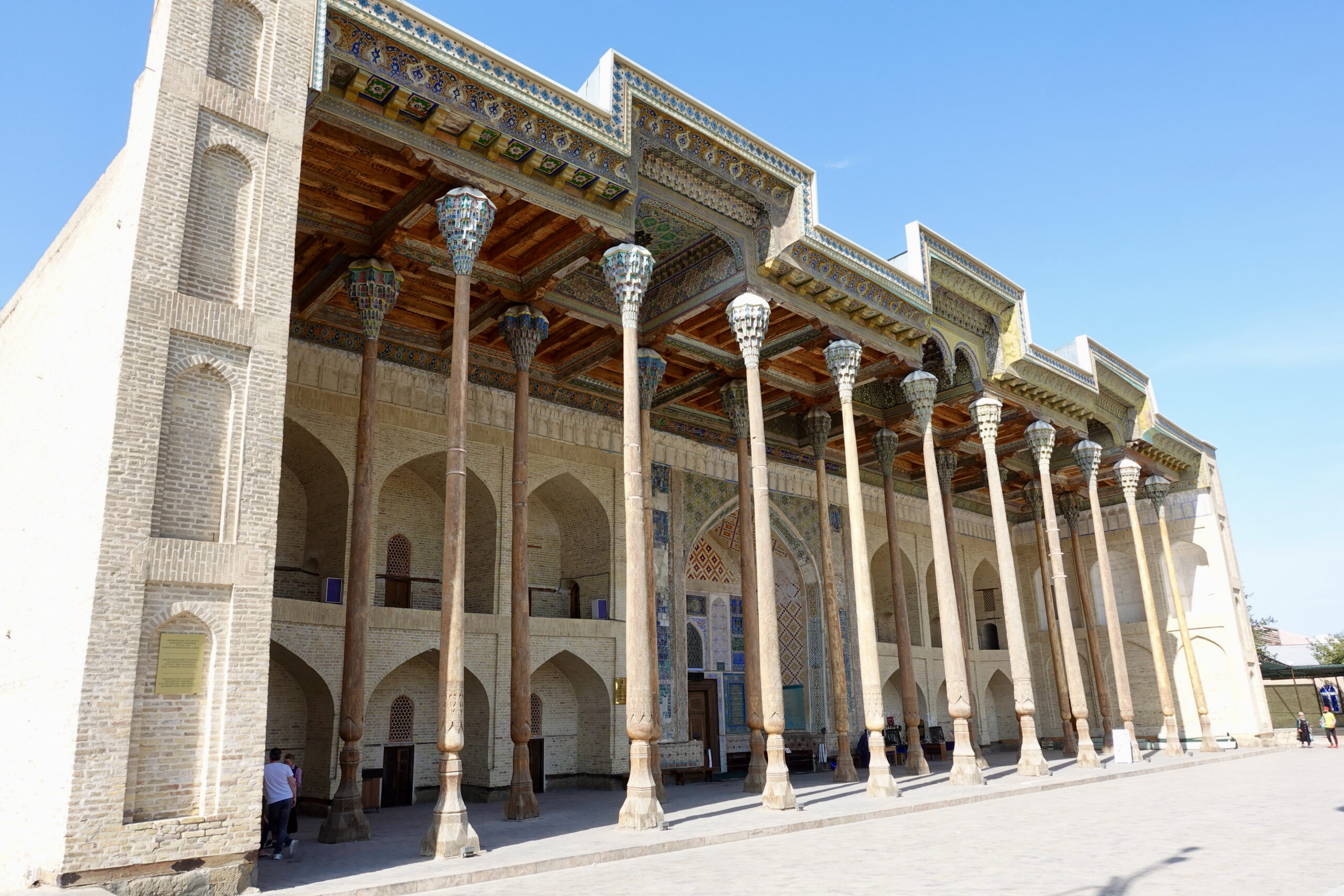 Der Bolo-Hauz-Komplex besteht aus einer Moschee, einem Minarett und einem Wasserbecken («Hauz»)