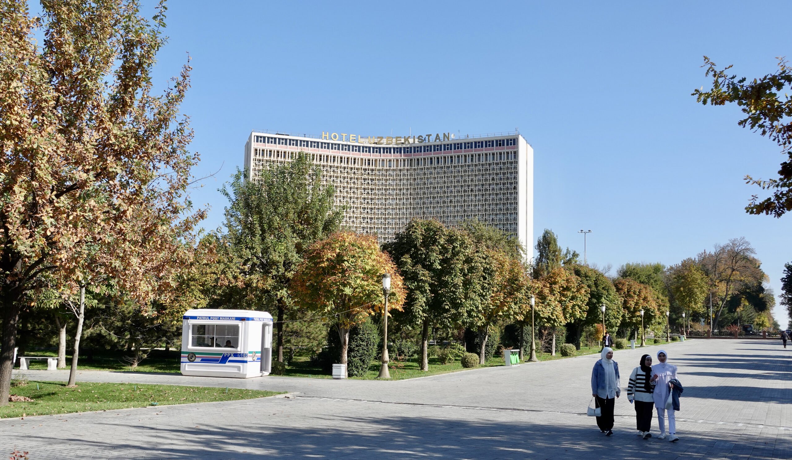 Vast empty squares characterize Central Asian capitals