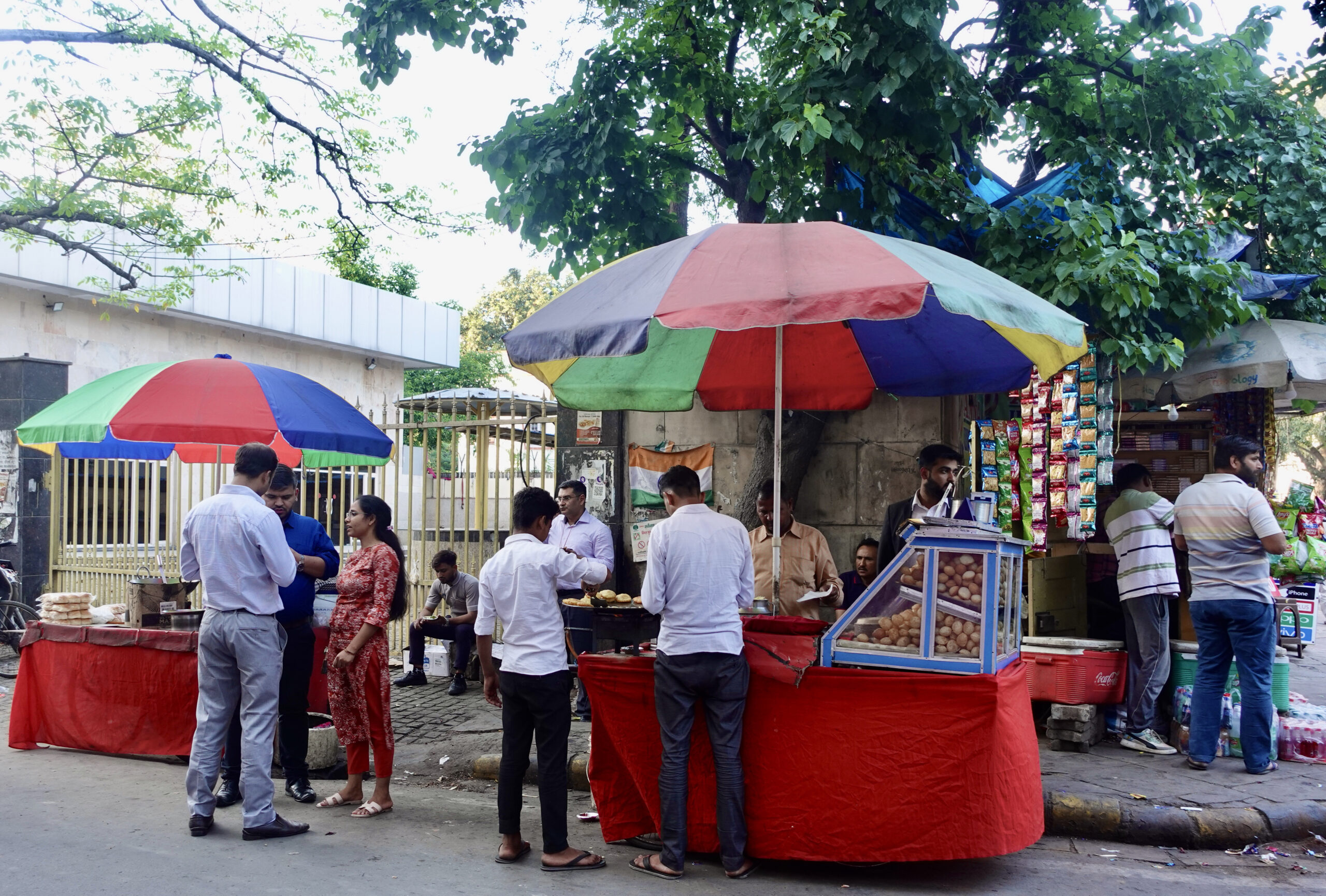 Solche Street-Food-Stände finden sich überall in der Stadt