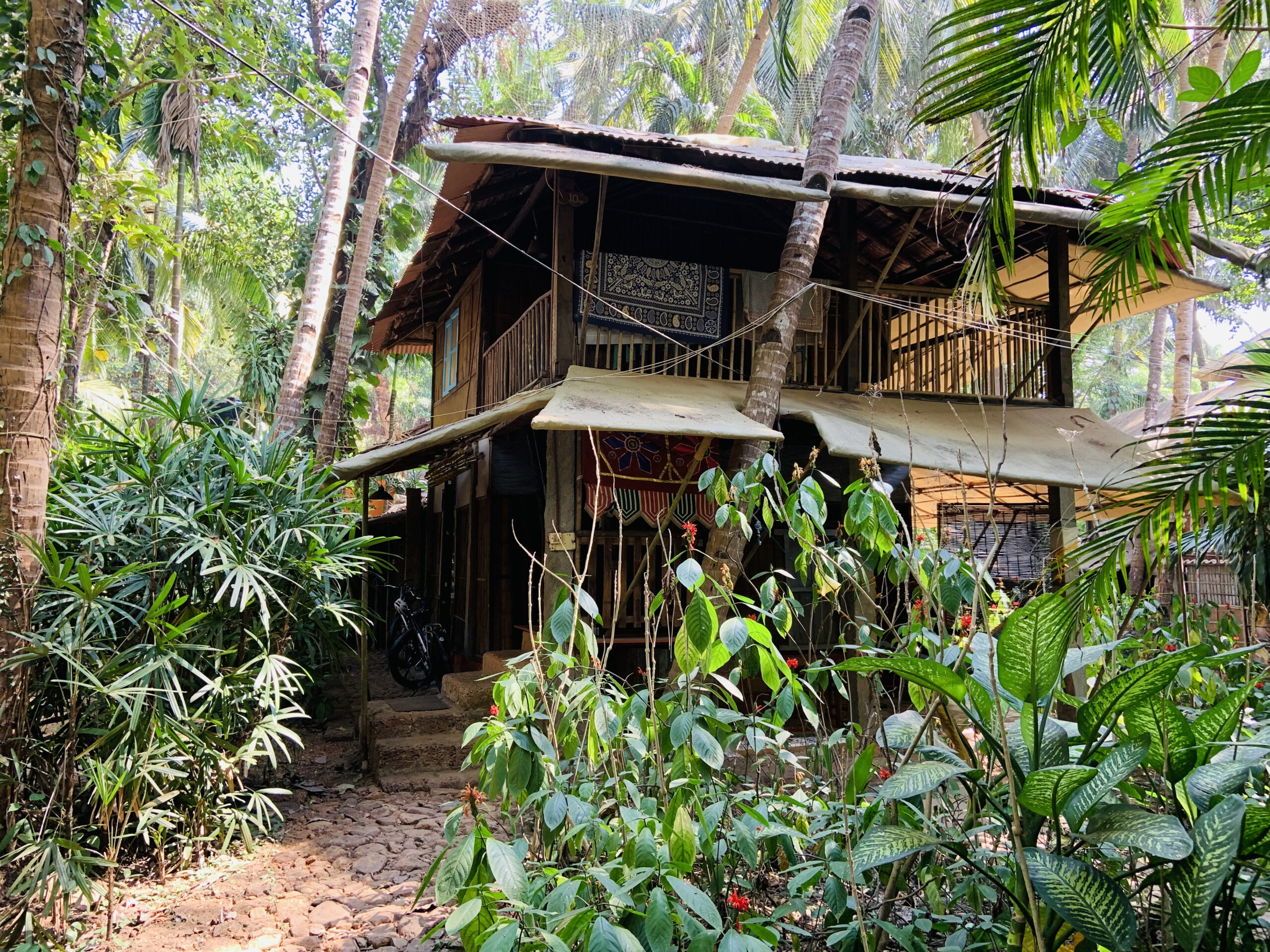 The Bhakti Khutir is located in the middle of the jungle and within walking distance of Palolem/Patnem Beach